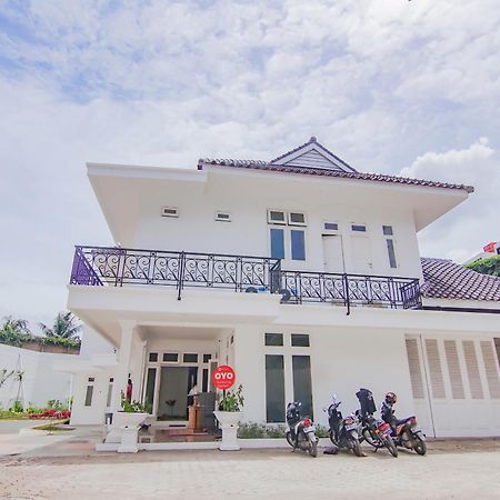 Super Oyo Capital O 90342 Kemang Garden Hotel Jakarta Exterior photo