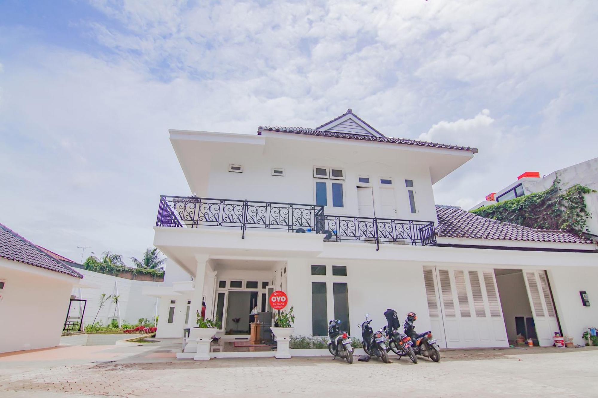 Super Oyo Capital O 90342 Kemang Garden Hotel Jakarta Exterior photo