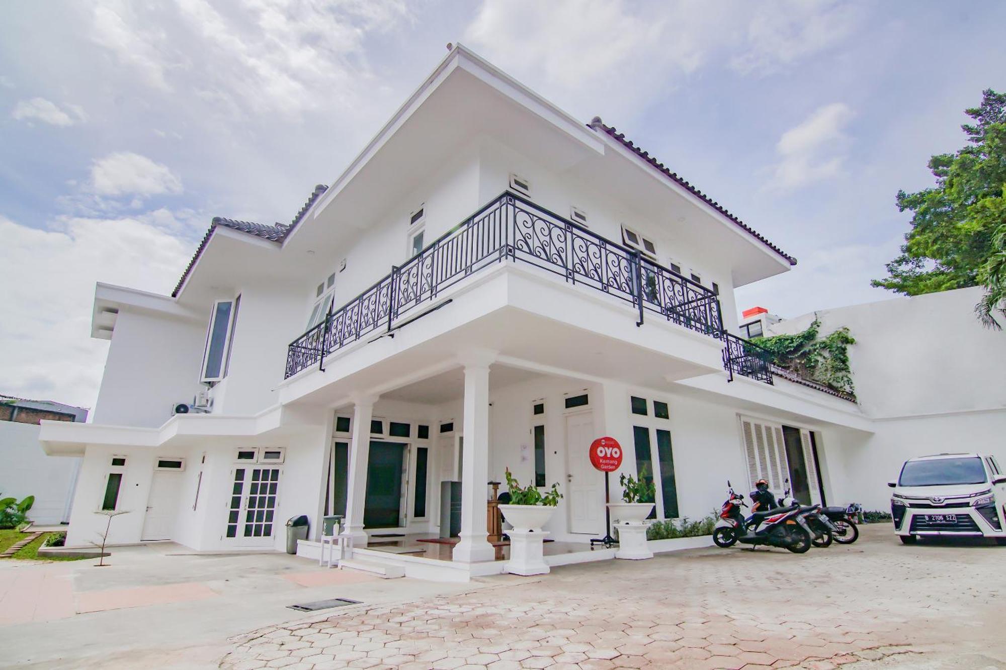 Super Oyo Capital O 90342 Kemang Garden Hotel Jakarta Exterior photo