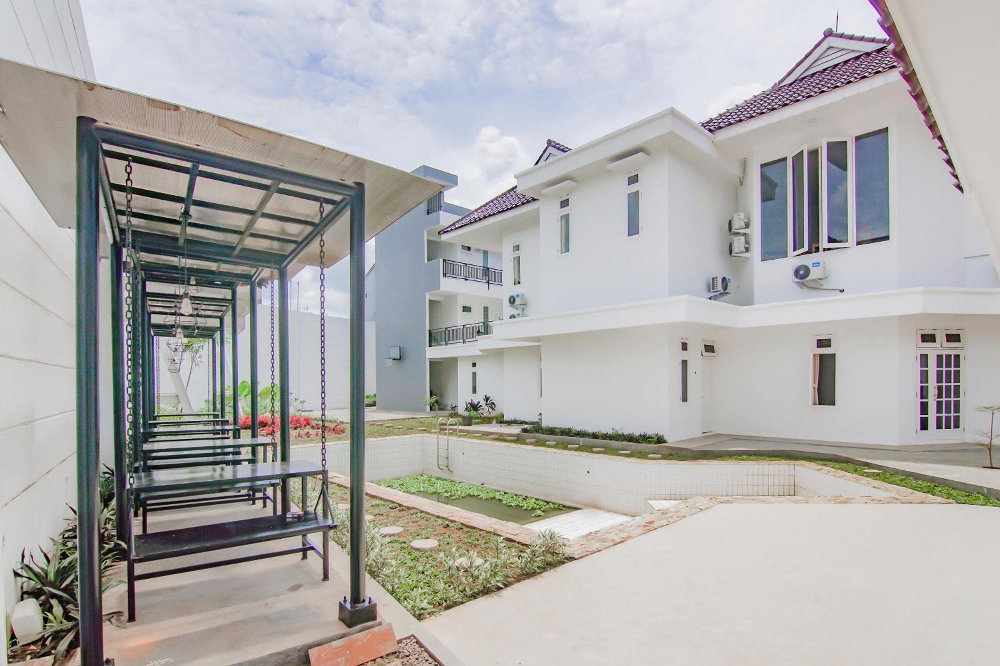 Super Oyo Capital O 90342 Kemang Garden Hotel Jakarta Exterior photo